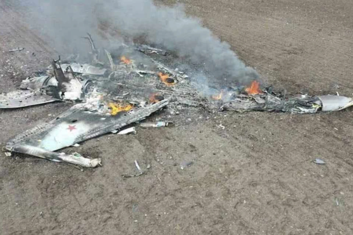 Destroços do Su-35S abatido na Ucrânia; piloto foi capturado (Divulgação)