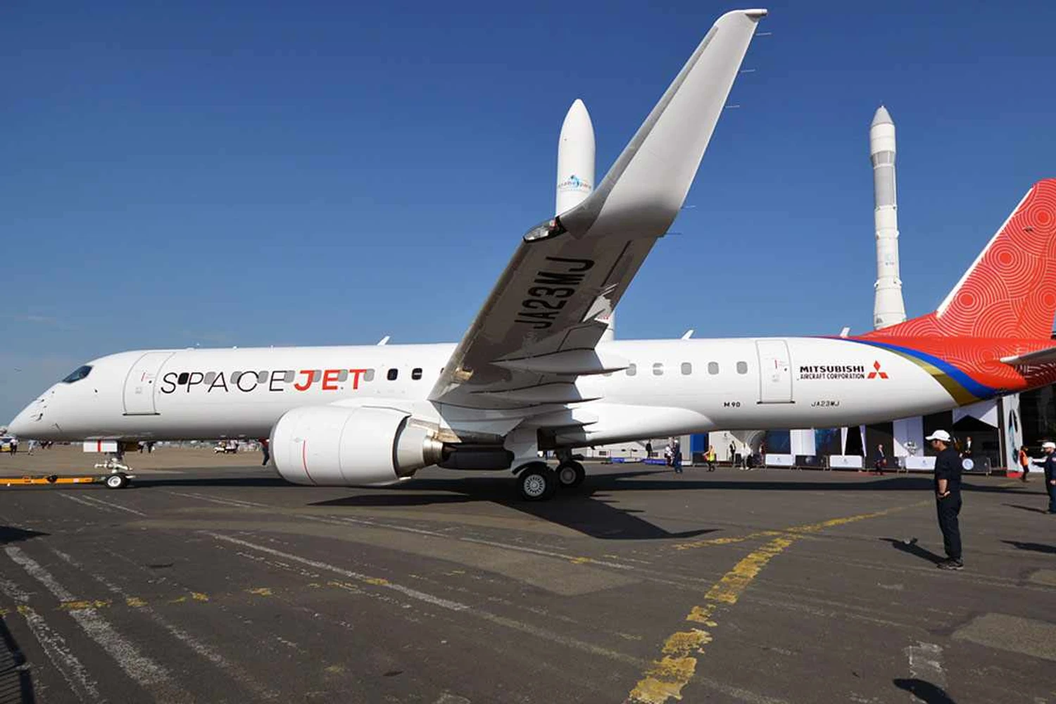 Jato regional SpaceJet tem um de seus protótipos desmontado