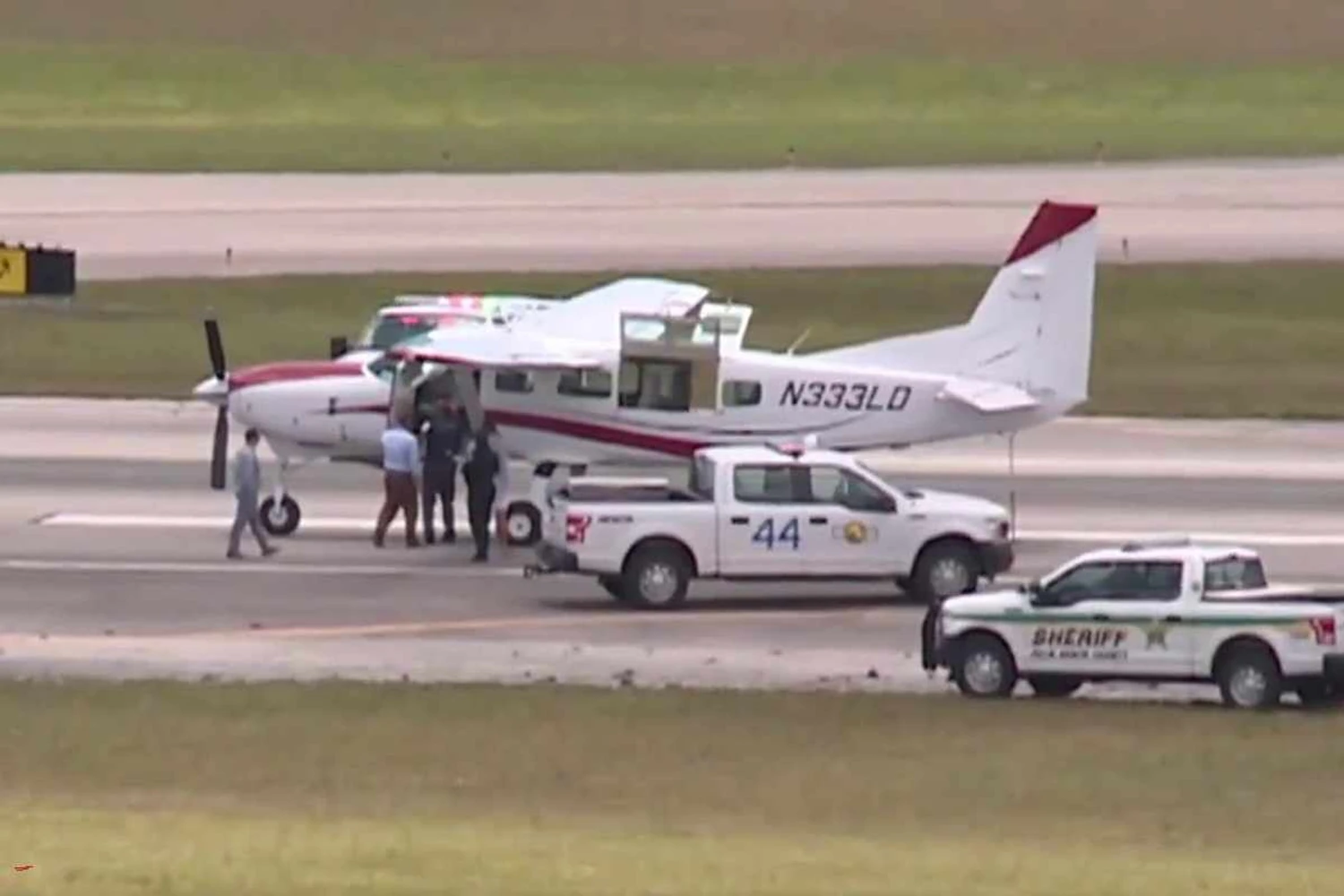 Passageiro sem experiência de voo pousa avião nos EUA após piloto passar mal