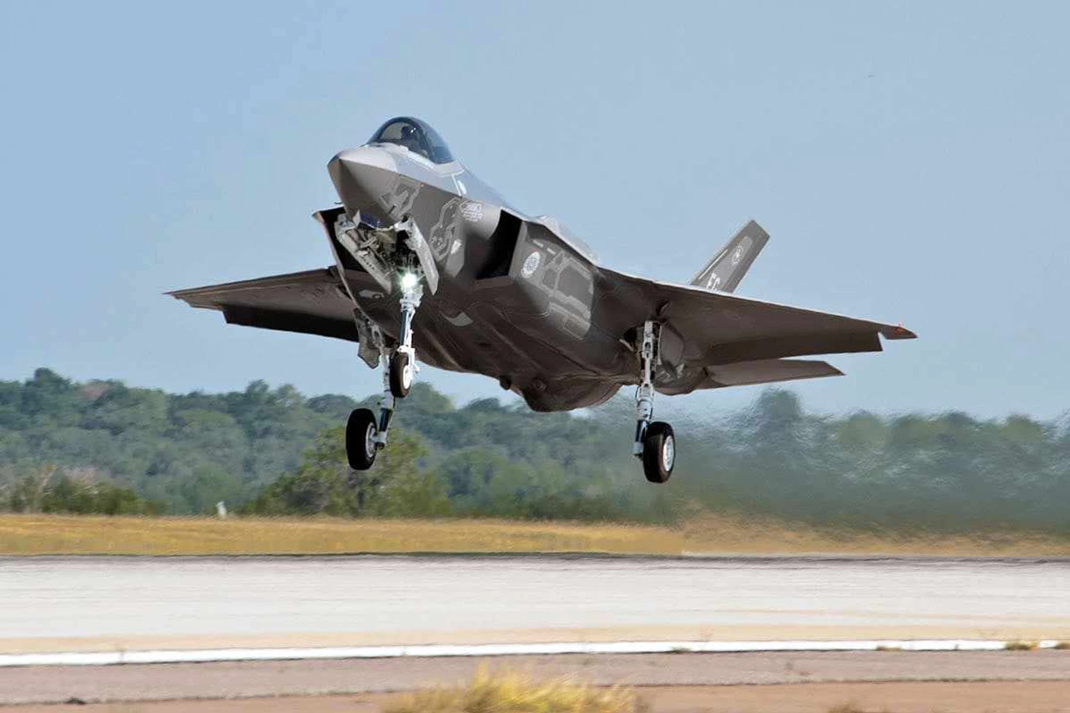 Força Aérea Checa oficializa encomenda de 24 caças F-35 Lightning II