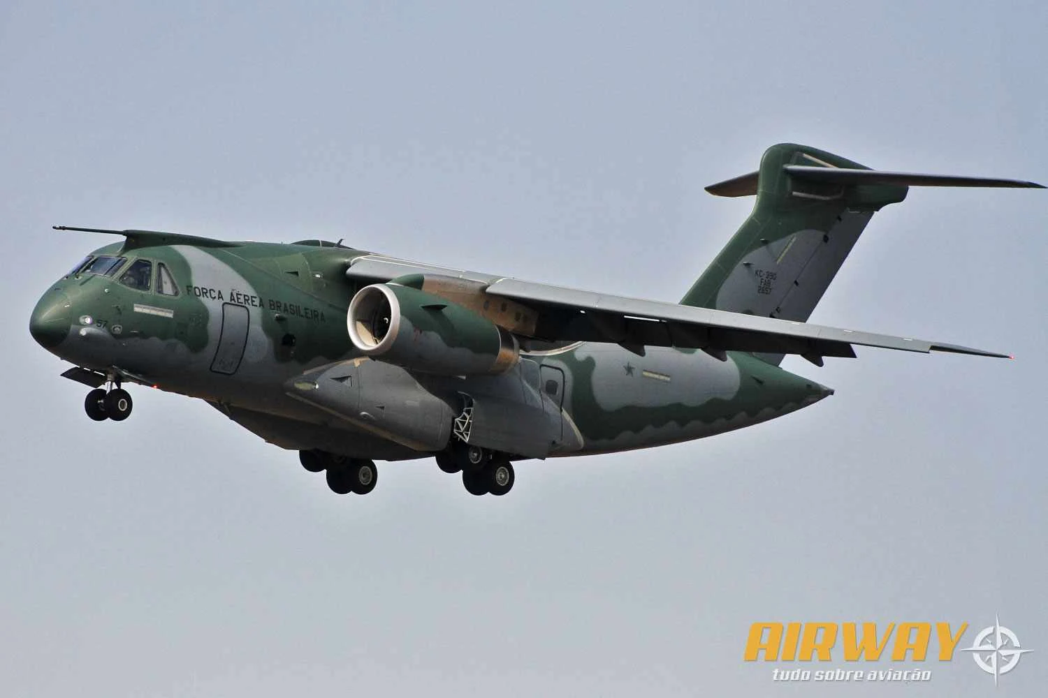 De olho em parcerias, Embraer leva o C-390 Millennium para o Aero India 2023