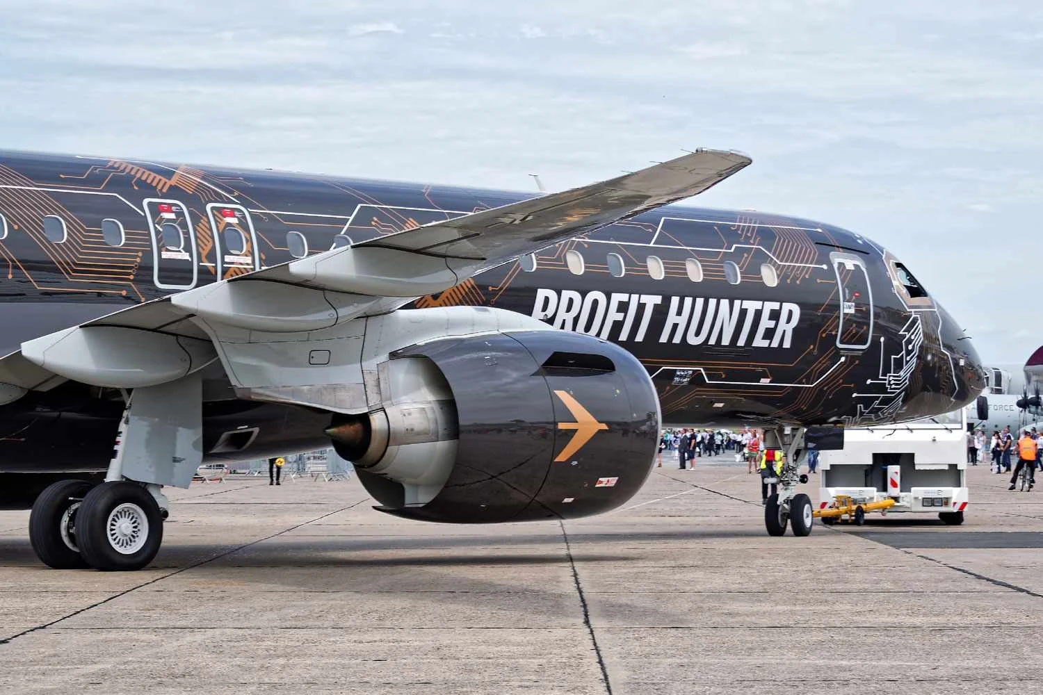O jato E195-E2 pode cobrir 99,6% das rotas do A220, diz chefão da Embraer