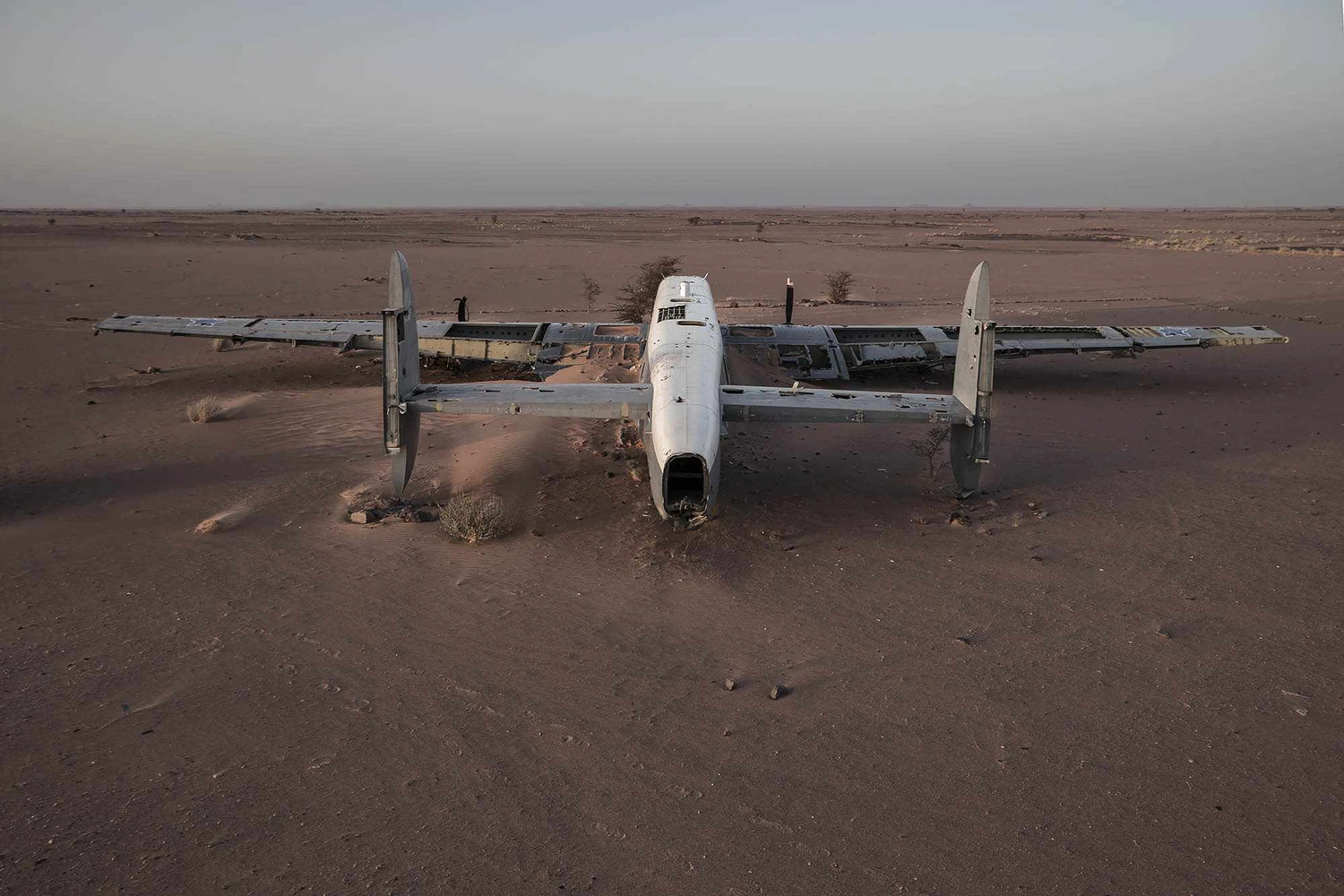 A incrível aventura para fotografar um avião caído no Saara