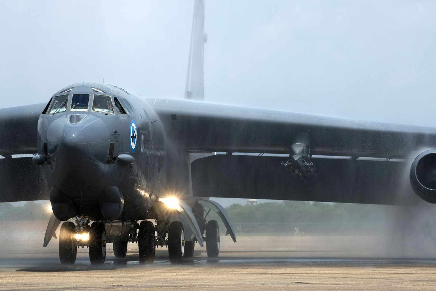 Bombardeiro B-52 deve ganhar nova designação após troca de motores e radar