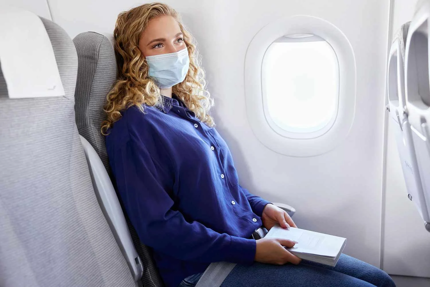 Máscaras faciais voltam a ser obrigatórias em aeroportos e aviões no Brasil