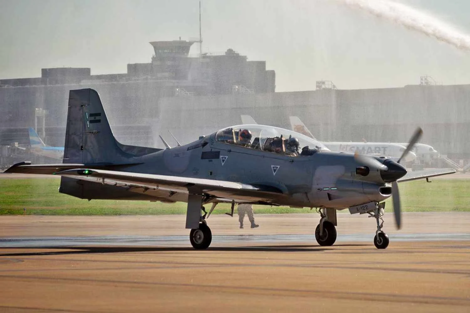 Força Aérea Argentina conclui modernização do primeiro EMB-312 Tucano