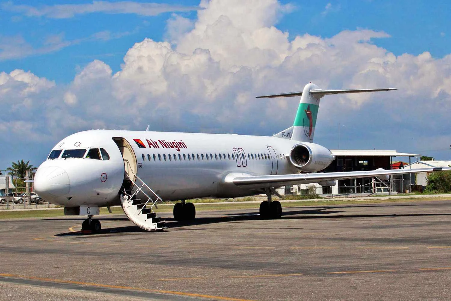Air Niugini volta a falar em substituir seus jatos Fokker por aviões da Embraer