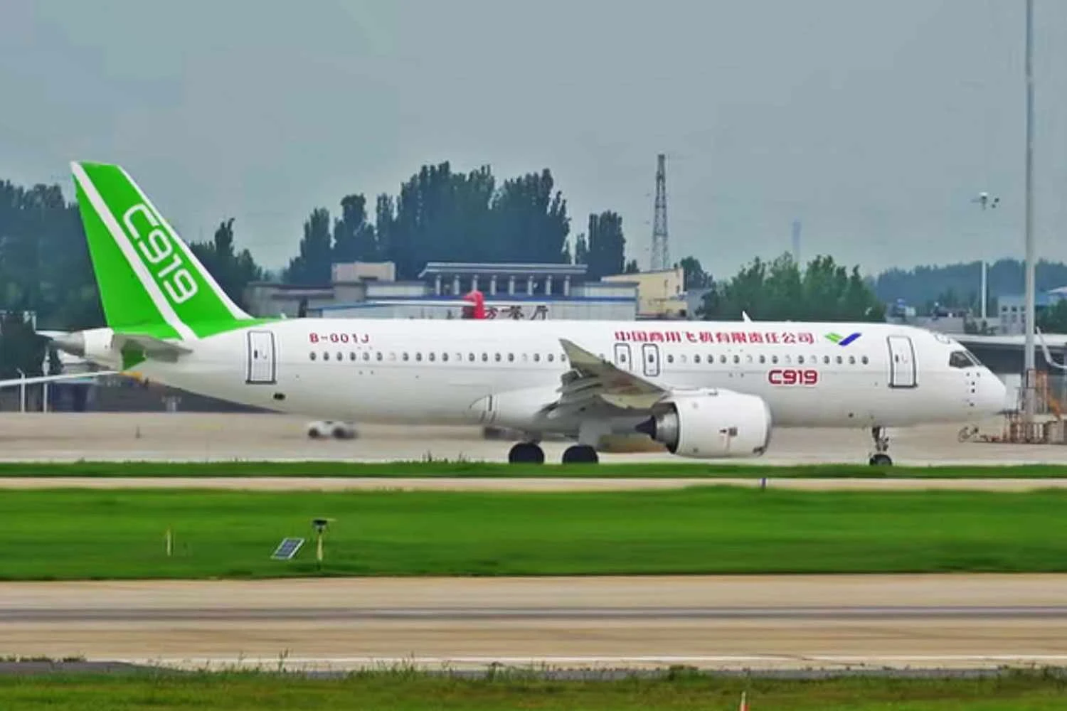 Jatos C919 voam para Pequim para receberem certificação na China