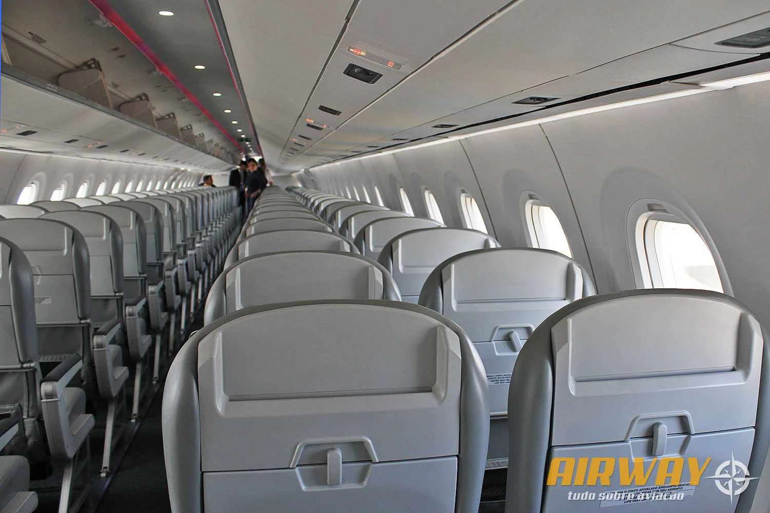 Interior do avião de demonstração PR-ZIQ (Ricardo Meier)
