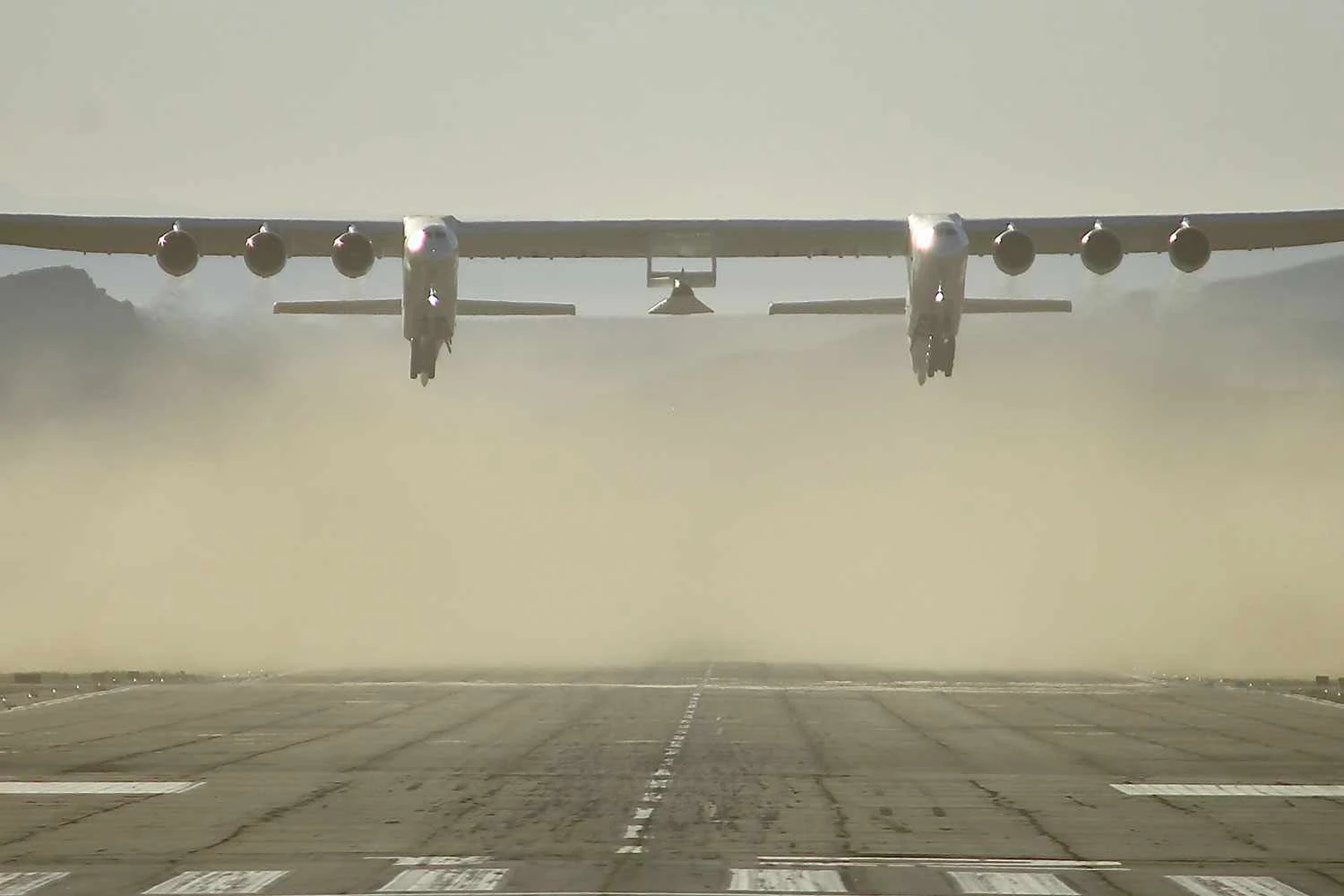 Stratolaunch Roc decola pela primeira vez com veículo hipersônico Talon-A