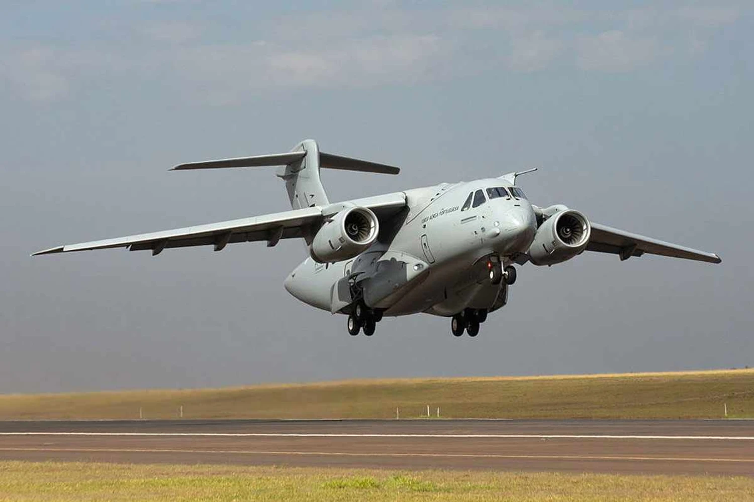Força Aérea Portuguesa envia pilotos ao Brasil para treinar no Embraer KC-390
