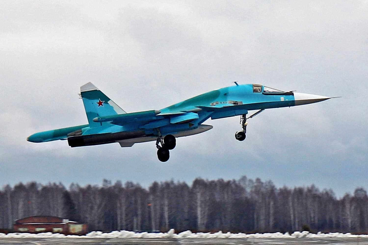 Rússia recebe novo Sukhoi Su-34 após perder ao menos 17 aviões durante a invasão à Ucrânia
