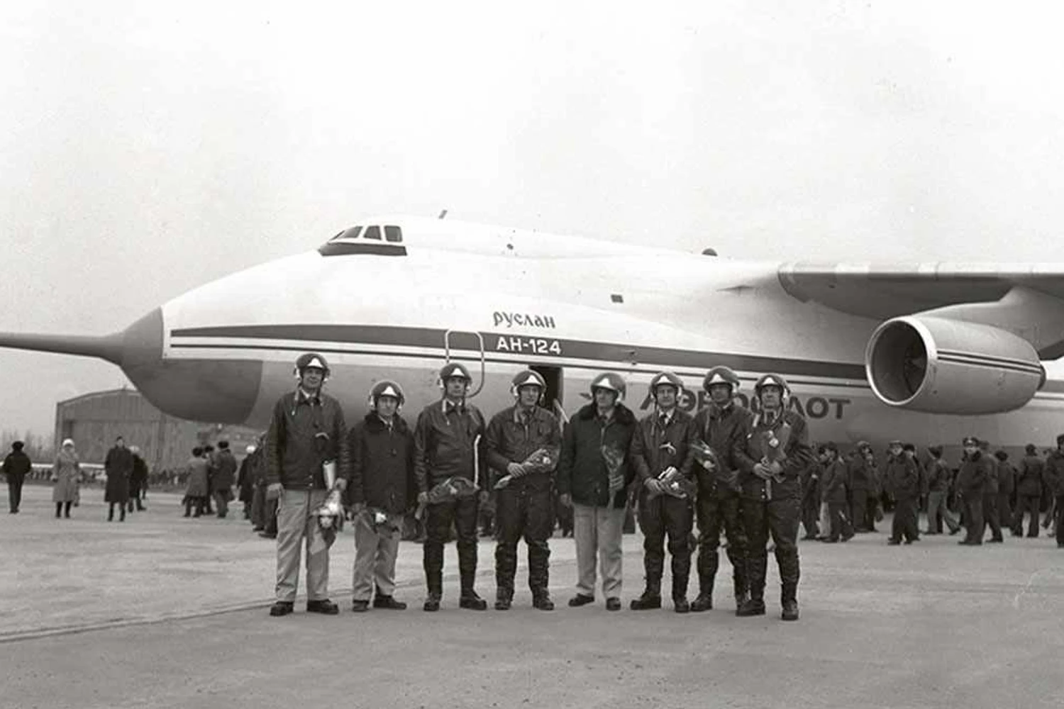 A tripulação do primeiro voo (Antonov)