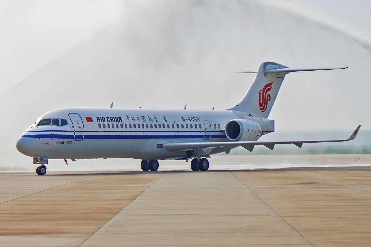 Jato de passageiros chinês ARJ21 se aproxima de 100 aeronaves entregues