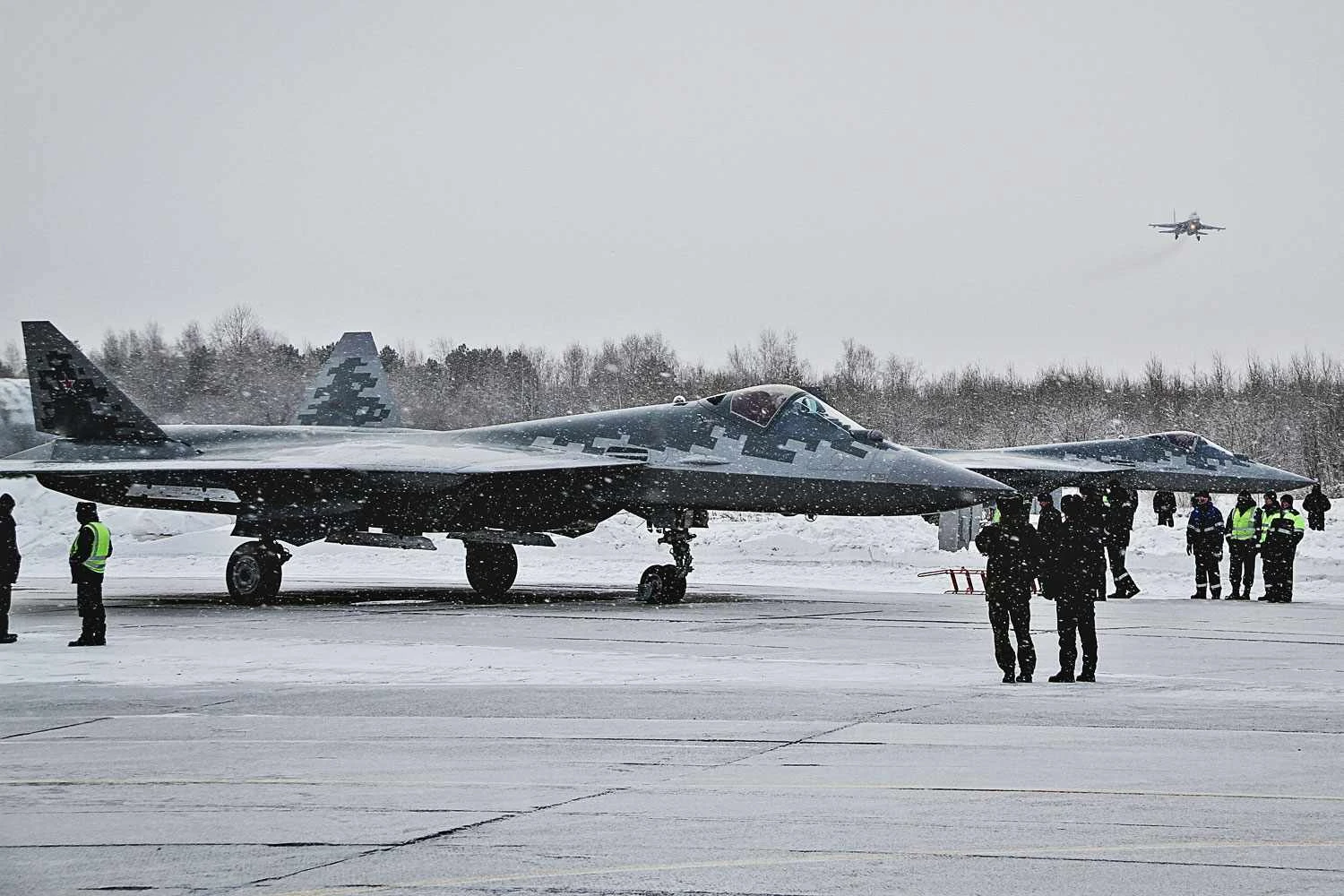Caças Su-57 russos entregues anteriormente (UAC)
