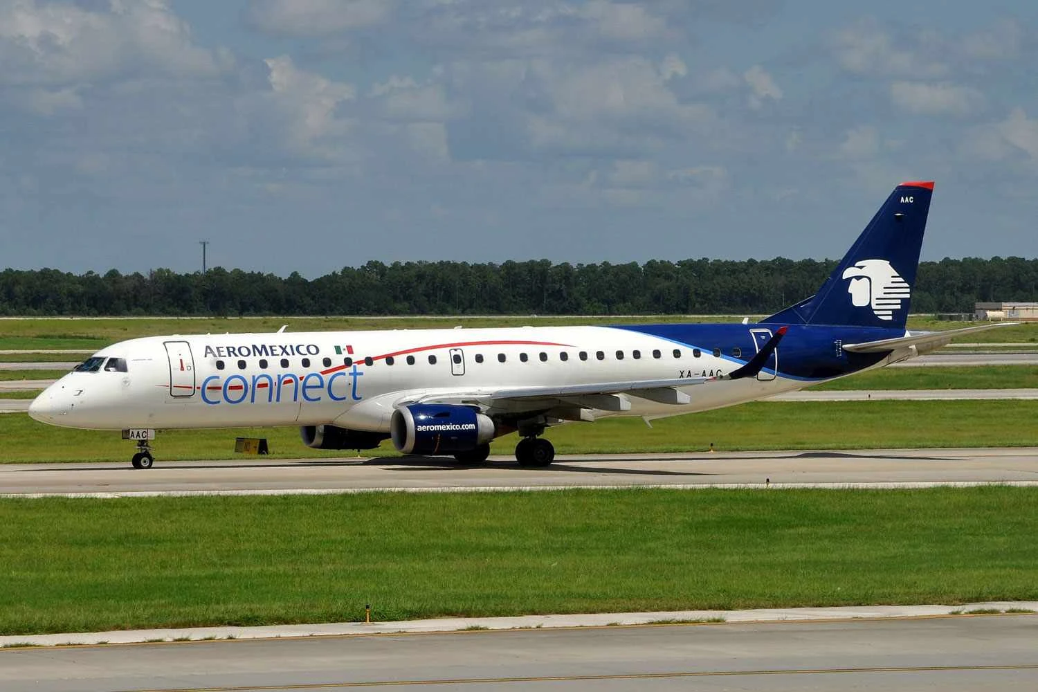 Embraer E190 da Aeromexico foi atingido por tiros enquanto taxiava na cidade de Culiacán