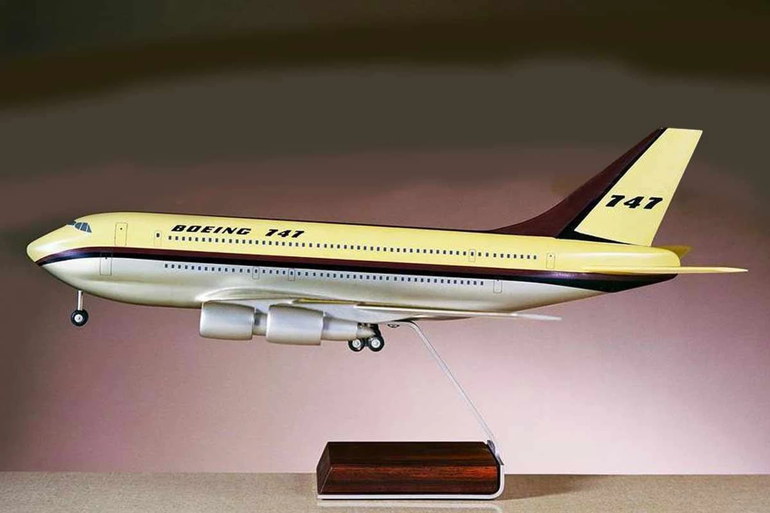 Initially, Boeing believed that the best configuration would have two decks (Boeing)
