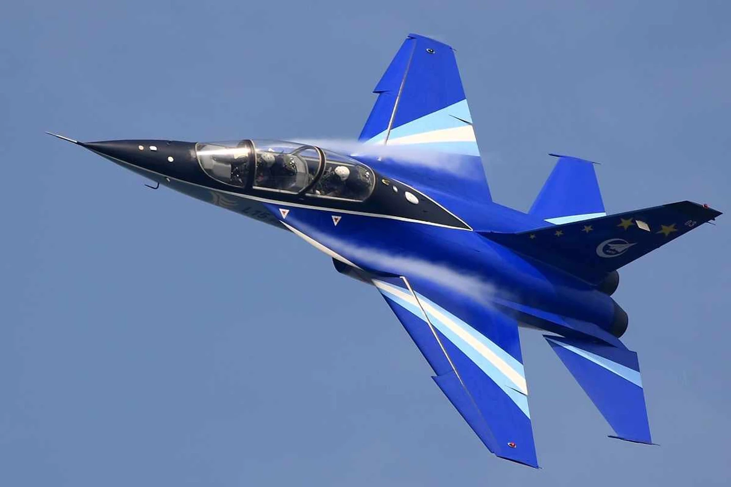 O Hongdu L-15 está em serviço na China desde 2015; avião também foi exportado para a Zâmbia (Divulgação)