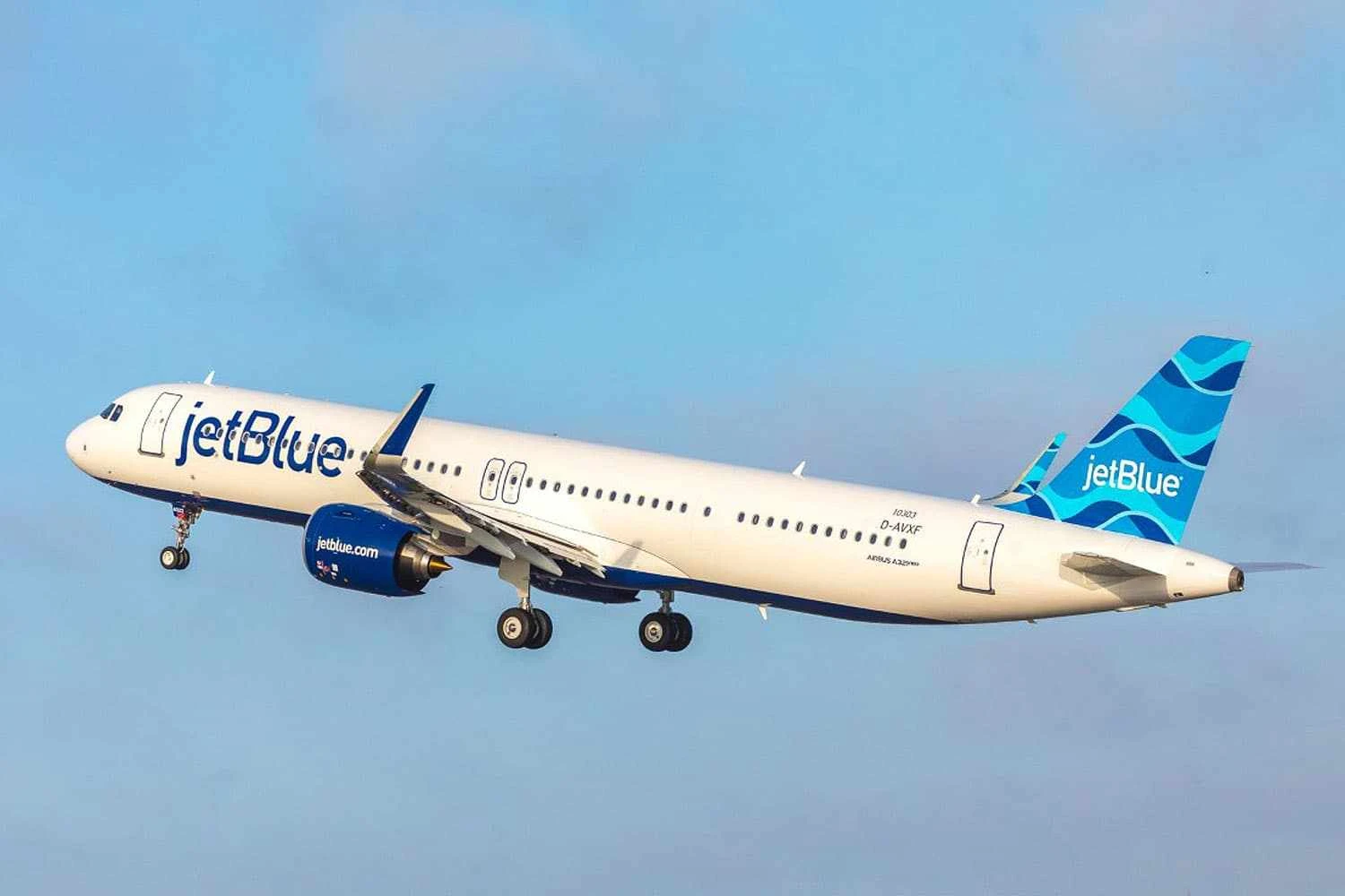 Voo da JetBlue quase colide com avião-tanque da Força Aérea dos EUA perto da Venezuela