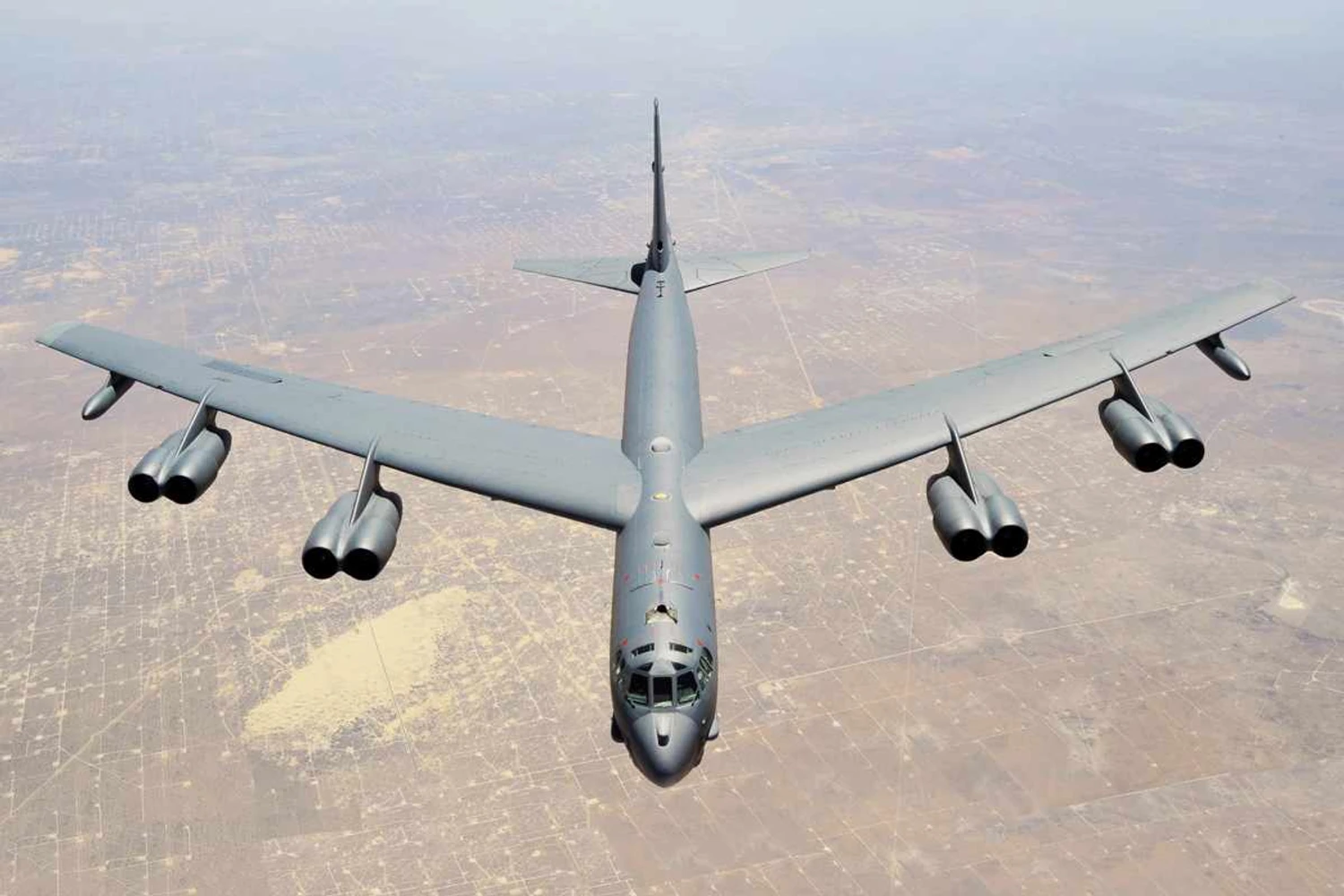 Rumo ao centenário: novos motores do B-52 passam por testes