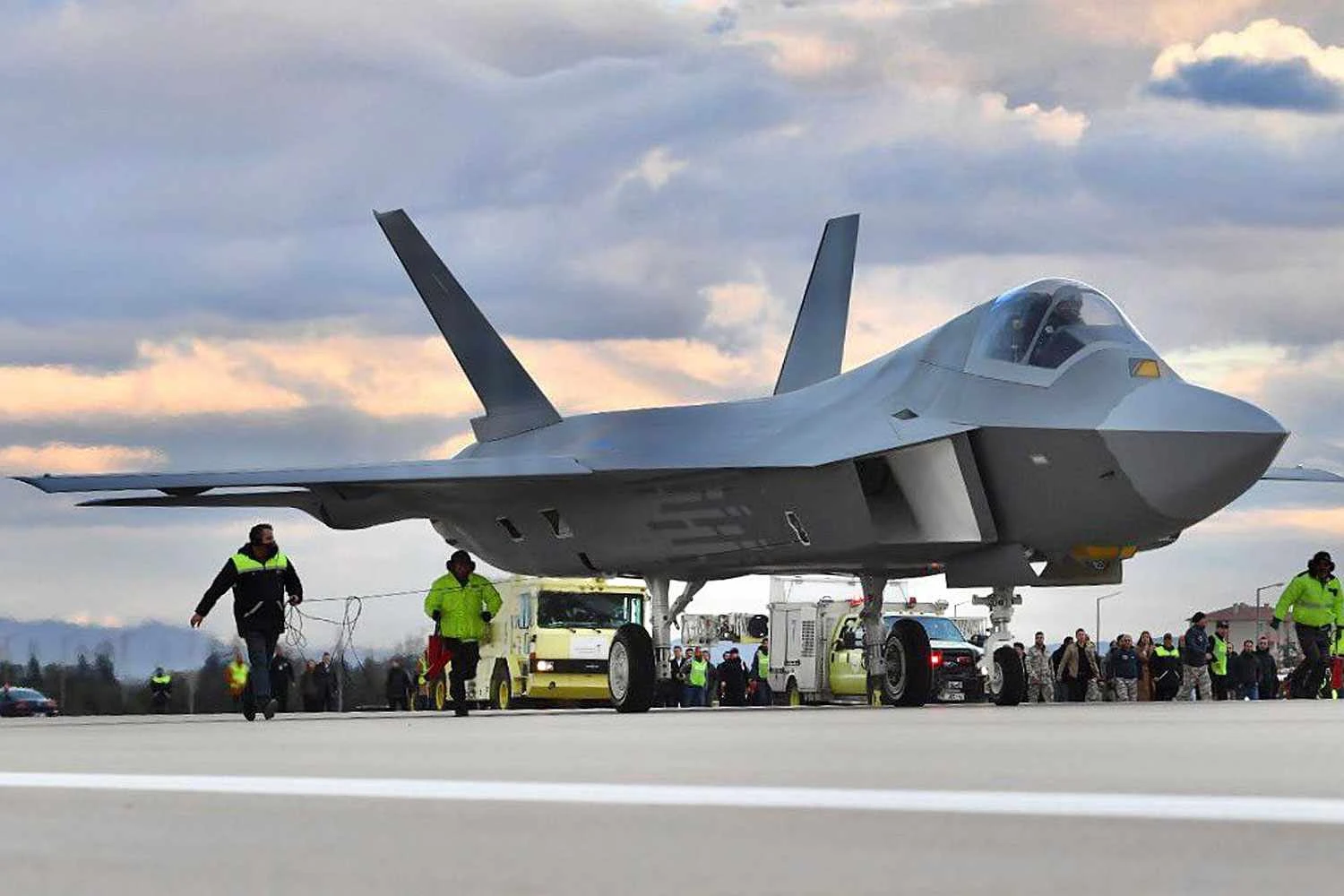 'Desengonçado' caça stealth turco TF-X aparece pronto na pista