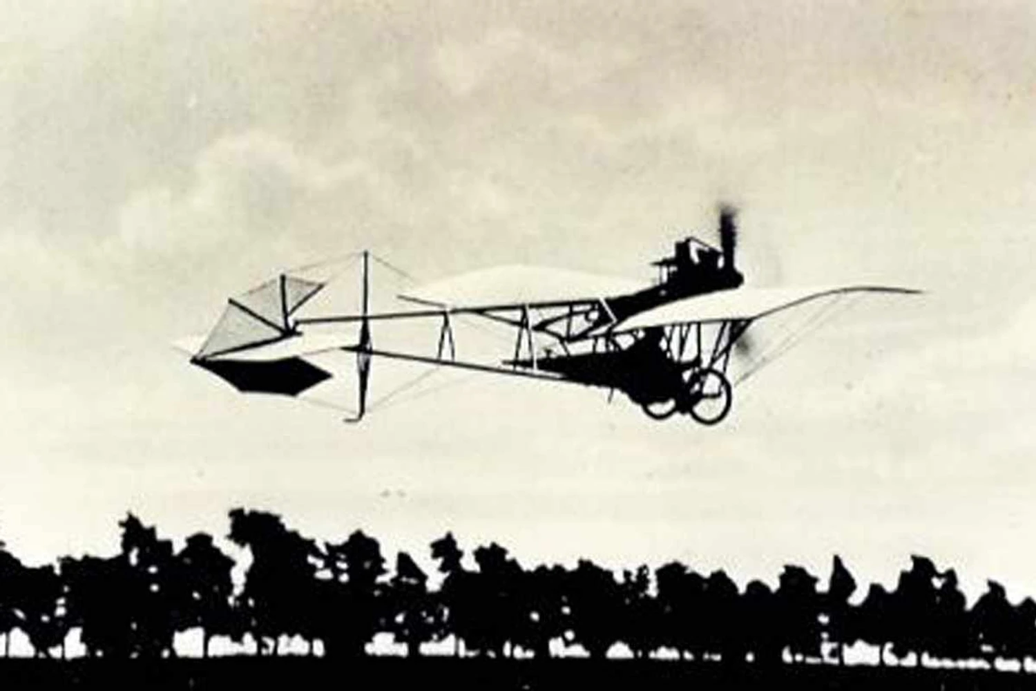 Aeroporto de Brasília recebe exposição sobre Alberto Santos Dumont