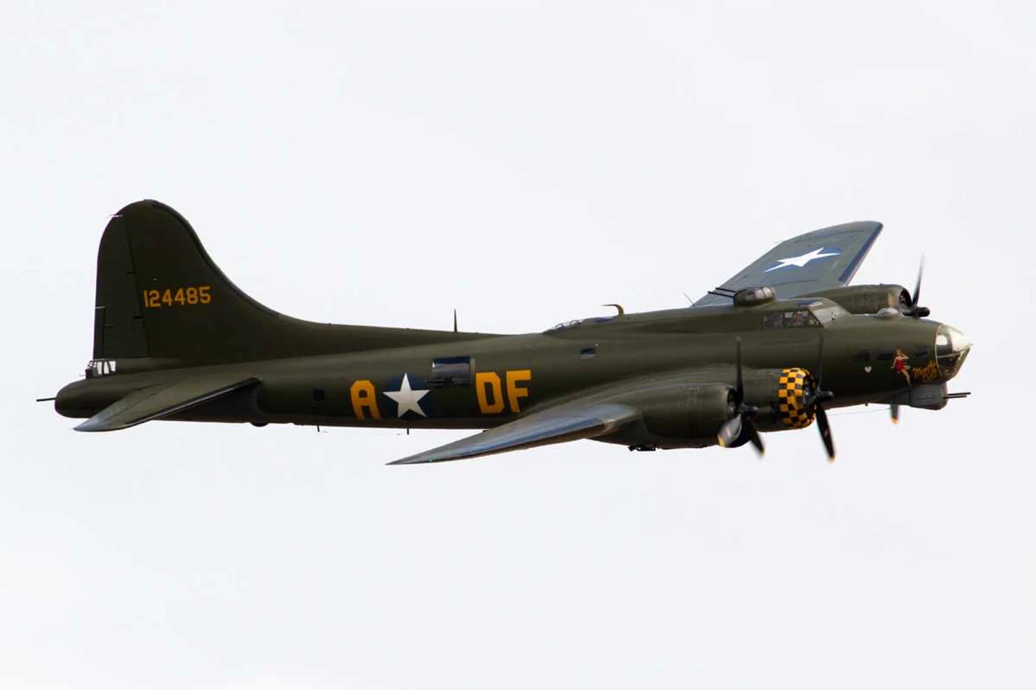 Fortalezas voadoras no chão: FAA aterra antigos bombardeiros B-17