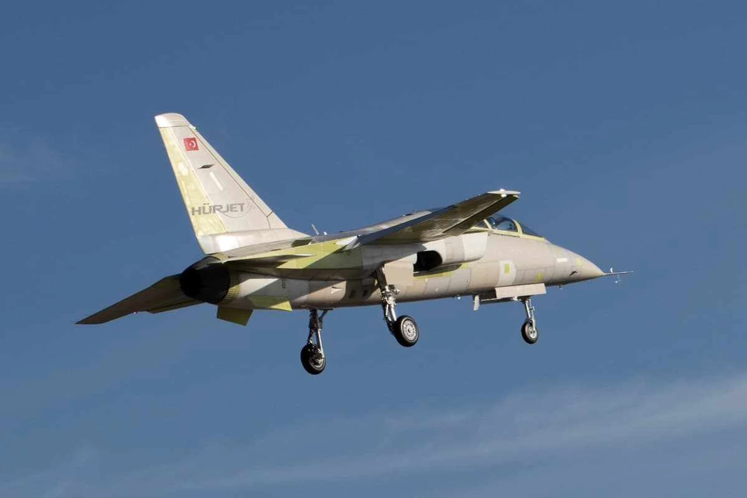 Jato turco Hürjet vai à Espanha pleiteando substituir o F-5