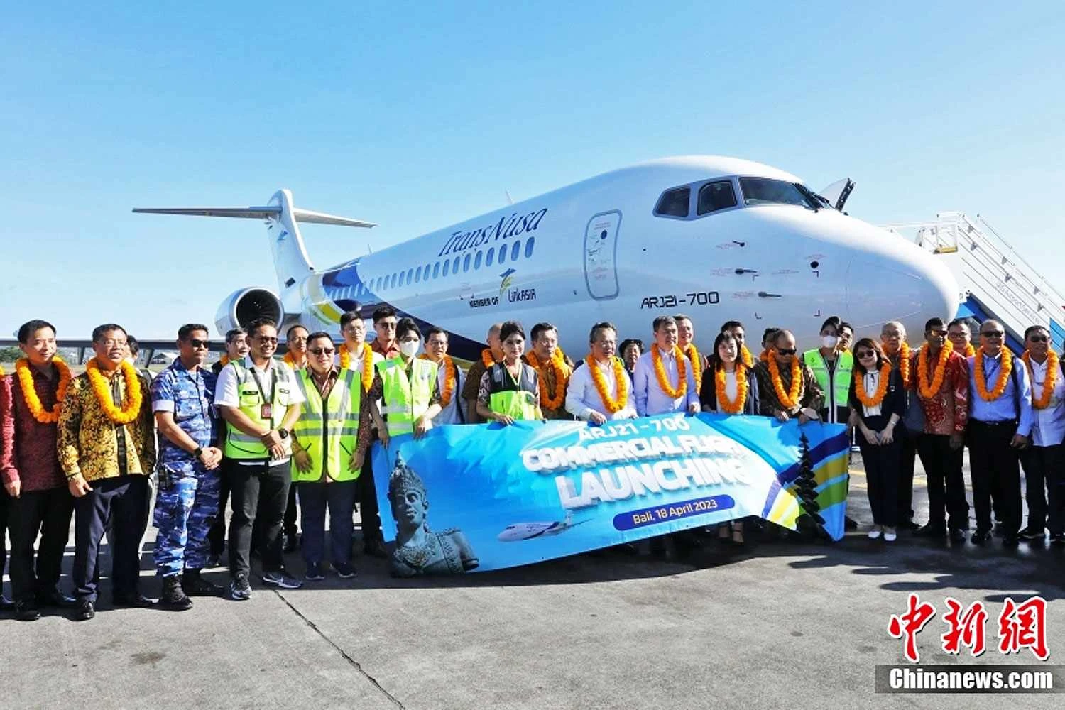 Jato chinês ARJ21 faz primeiro voo comercial na Indonésia