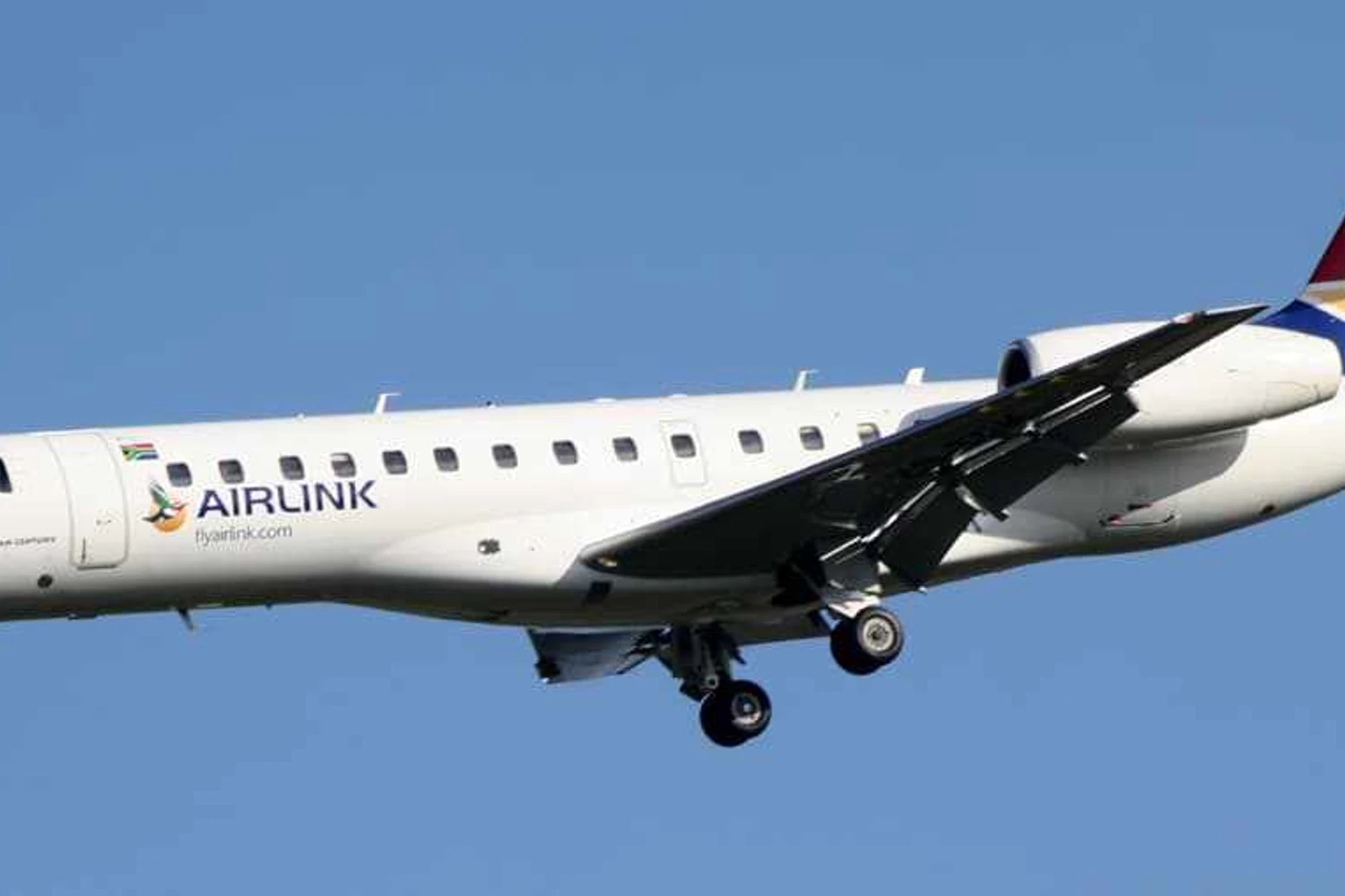 ERJ-135LR da Airlink; empresa possui quase 66 jatos da Embraer (Bob Adams/Creative Commons)