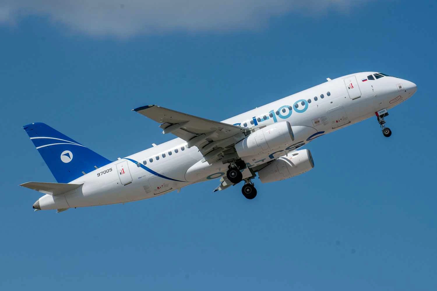 Rússia avalia reequipar jatos SSJ100 com motores PD-8