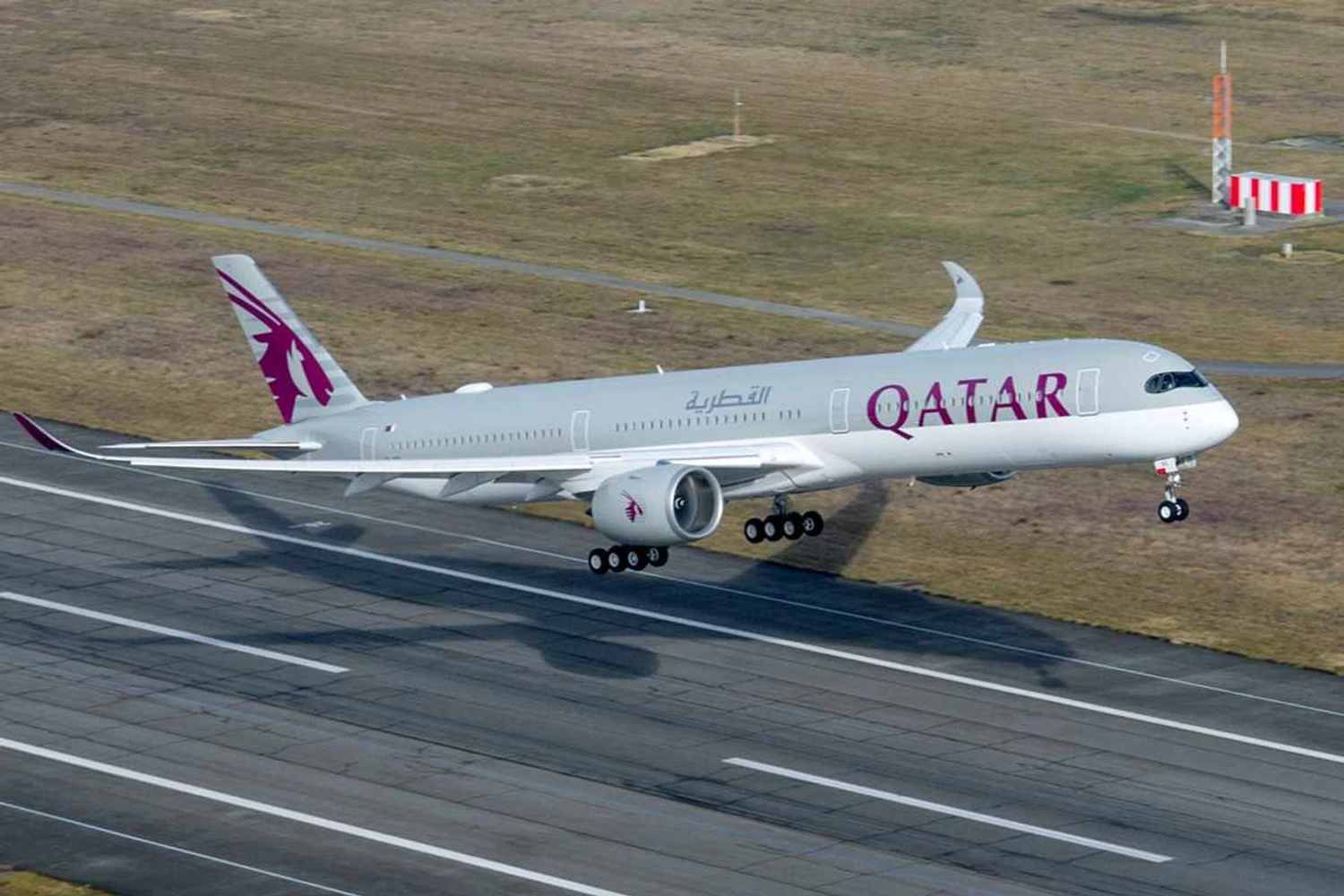 Qatar Airways não descarta nova encomenda de jatos Airbus mesmo após megacontrato com Boeing