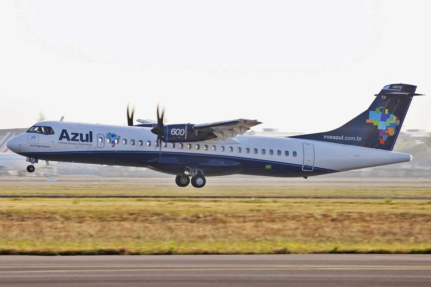 Azul terá primeiro ATR com novos motores exposto no Paris Air Show