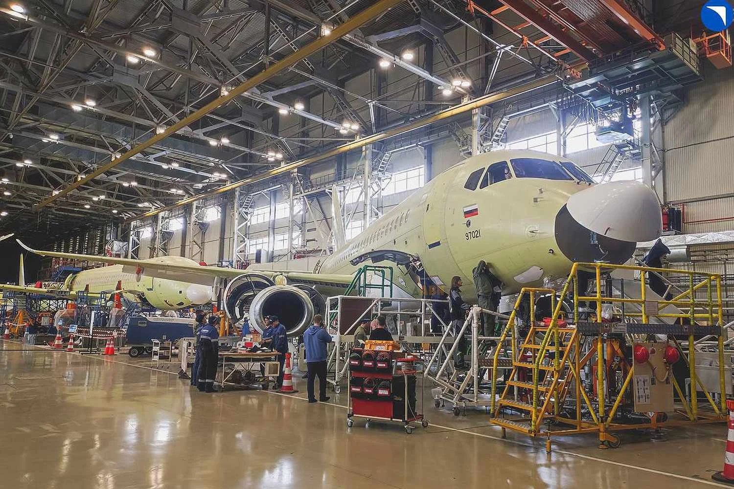 Nem tão russo: jato SSJ-NEW voará primeiro com motor de projeto francês