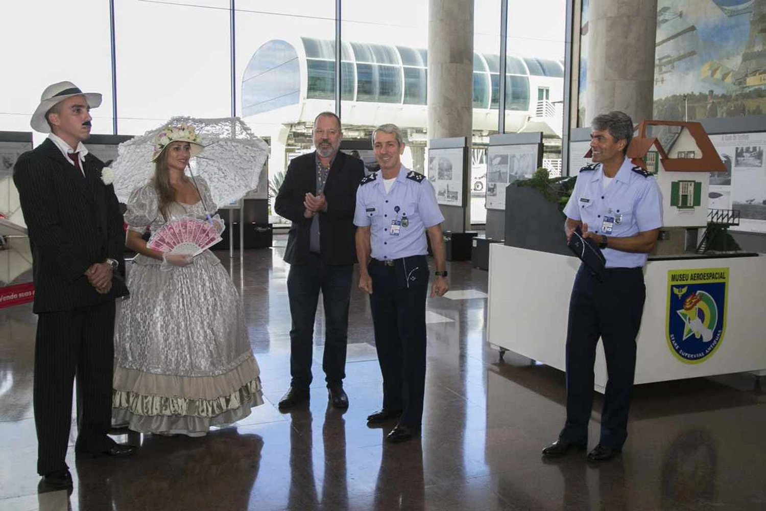 Exposição no saguão do Aeroporto Santos Dumont acontece até o dia 10 de julho (FAB)