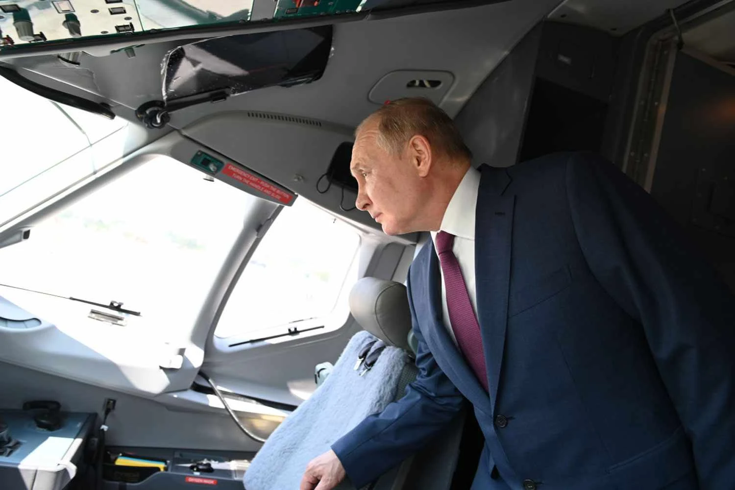 O presidente russo, Vladimir Putin, dentro de um jato em Zhukovsky (Aviasalon)