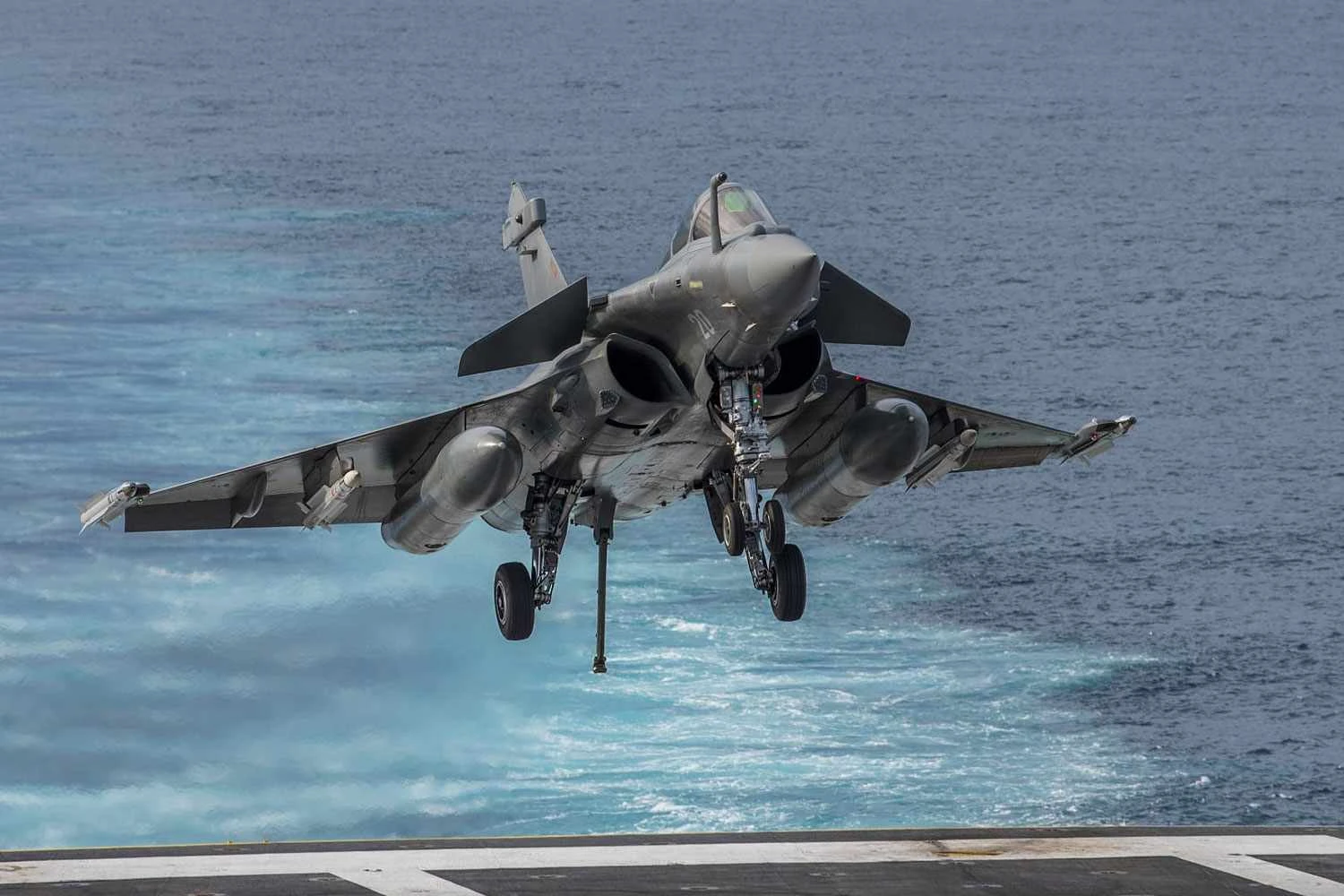 Dassault celebra escolha do Rafale M para equipar Marinha da Índia