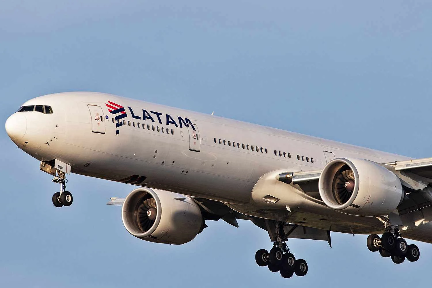 LATAM vê o Boeing 777X e o A350-1000 como naturais substitutos dos seus 777-300ER