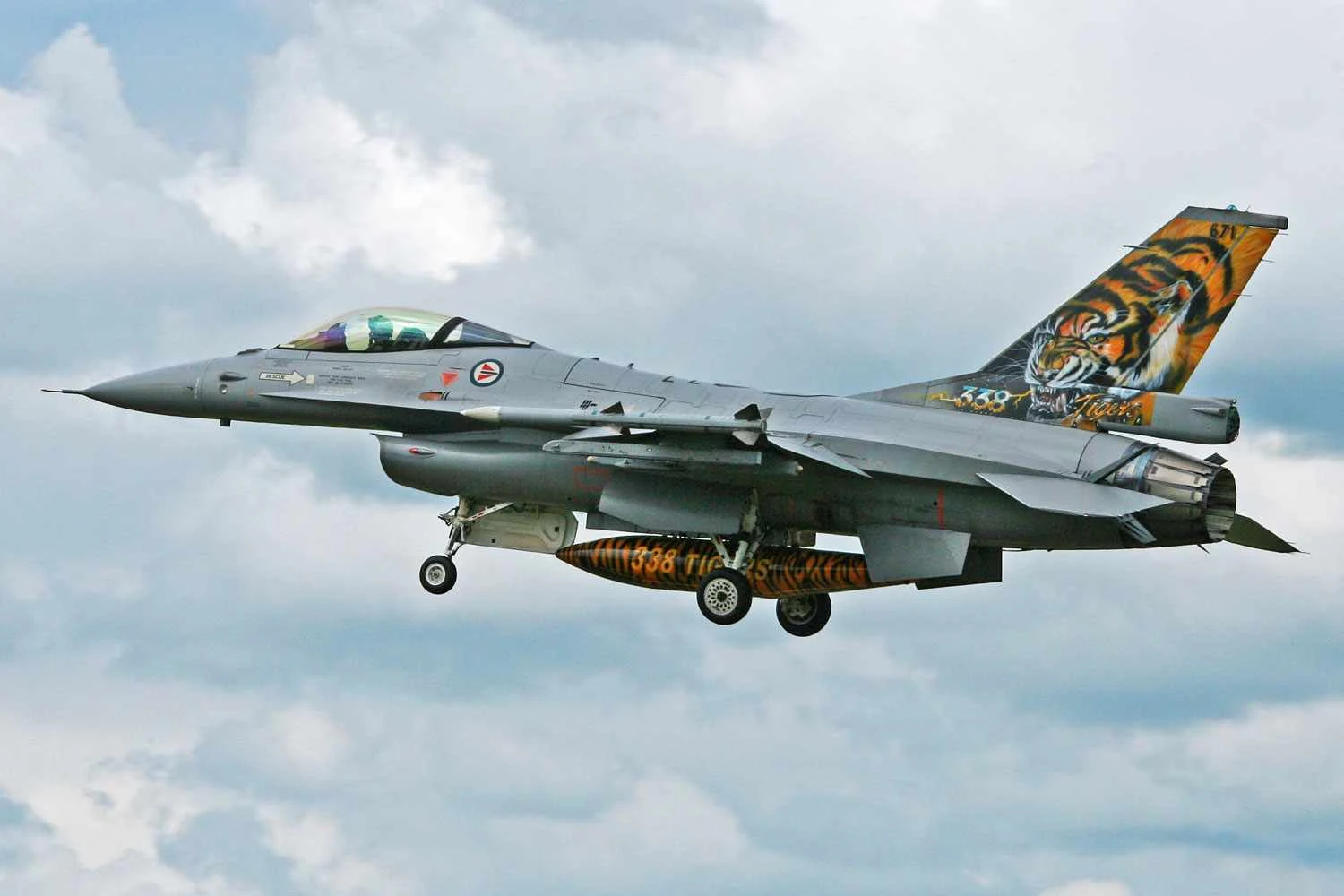 Após Holanda e Dinamarca, também a Noruega irá enviar seus caças F-16 à Ucrânia