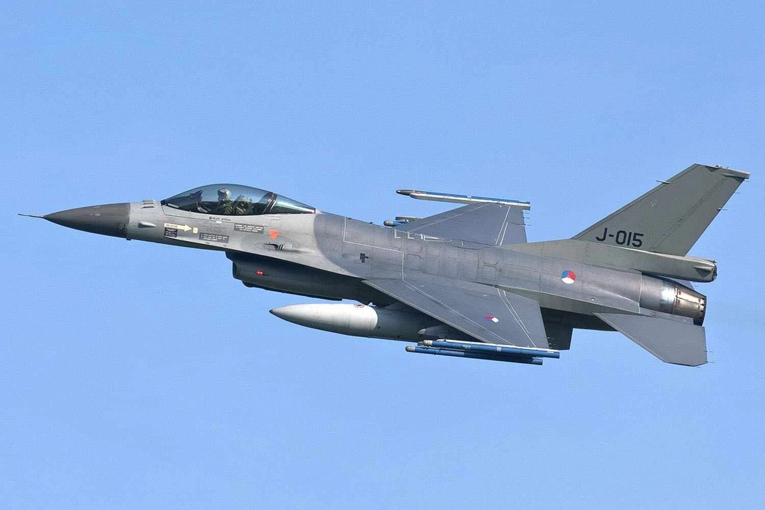 Holanda entregra primeiro de 24 caças F-16 para a Ucrânia