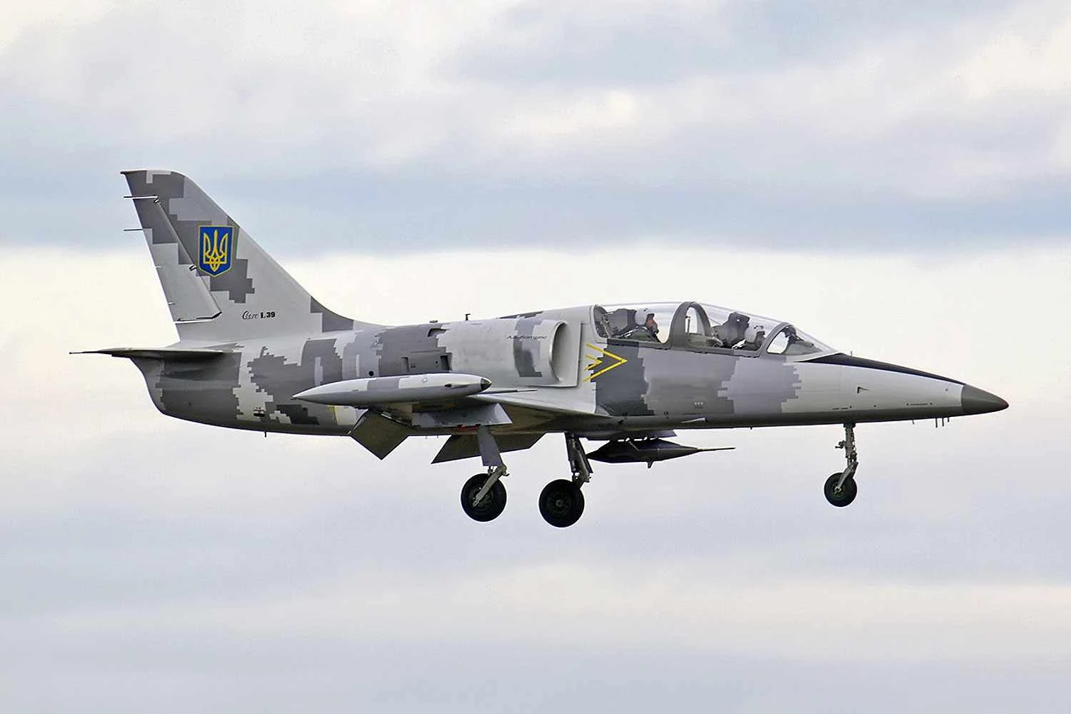 Ucrânia perde três pilotos em colisão aérea entre dois jatos de treinamento