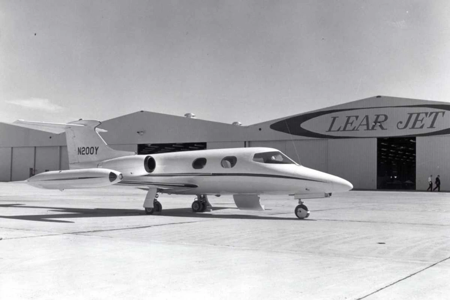 Learjet 23 23-003 recém-saído de fábrica; último voo do aparelho foi em 1998 (Divulgação)