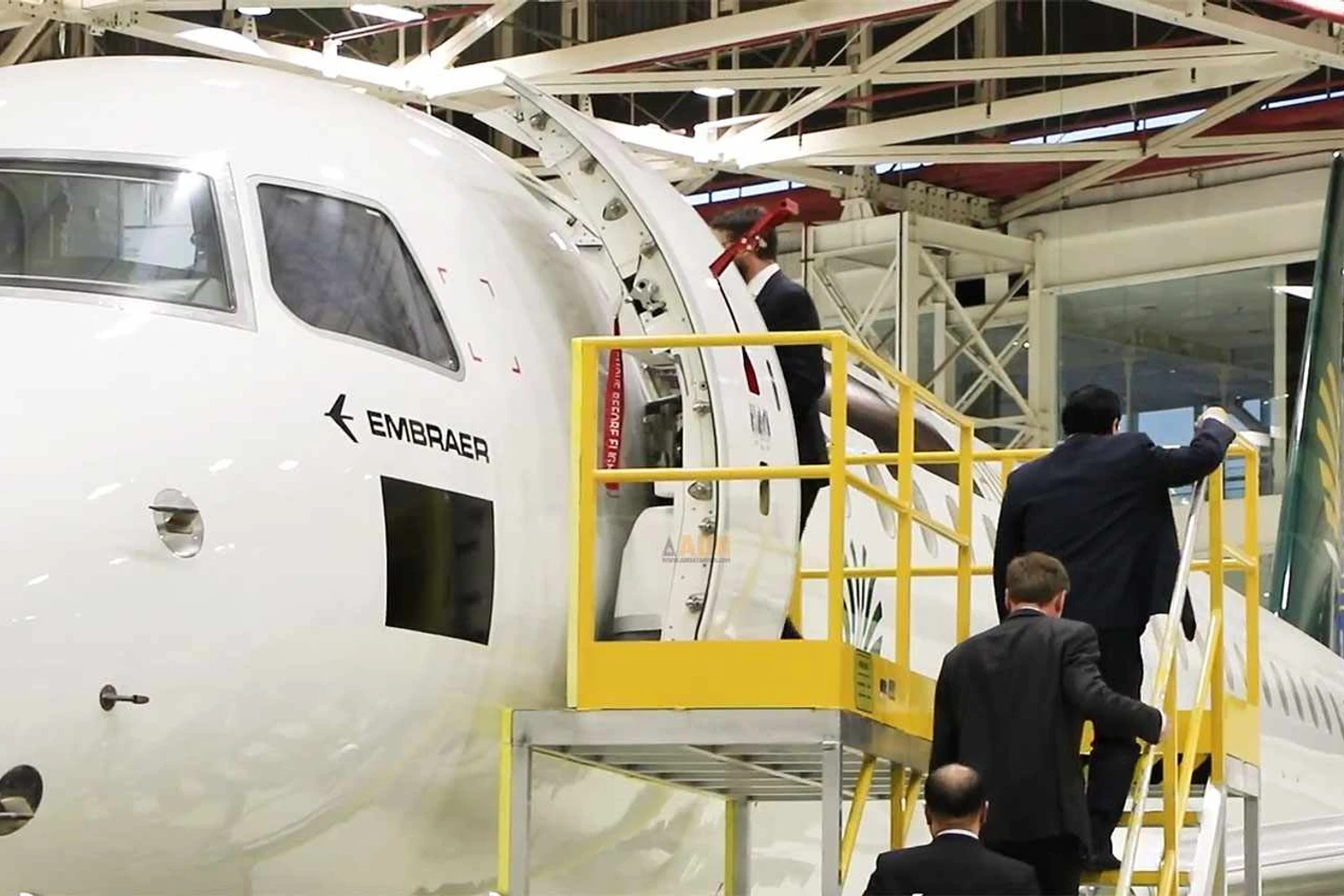 A pintura da cauda do E190-E2 identificou a aeronave