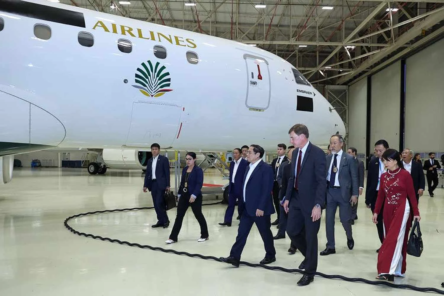 A visita do Primeiro Ministro do Vietnã à Embraer (Nhat Bac)