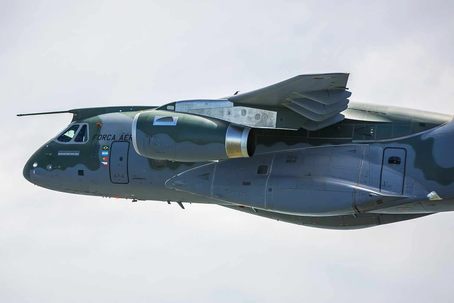 Ministro da Defesa será 'vendedor da Embraer' em oferta de KC-390 para a Suécia