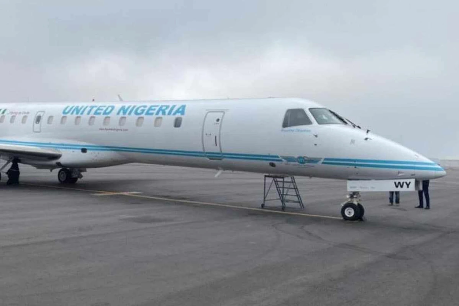 Mais um Embraer ERJ-145 da United Nigeria Airlines escapa da pista