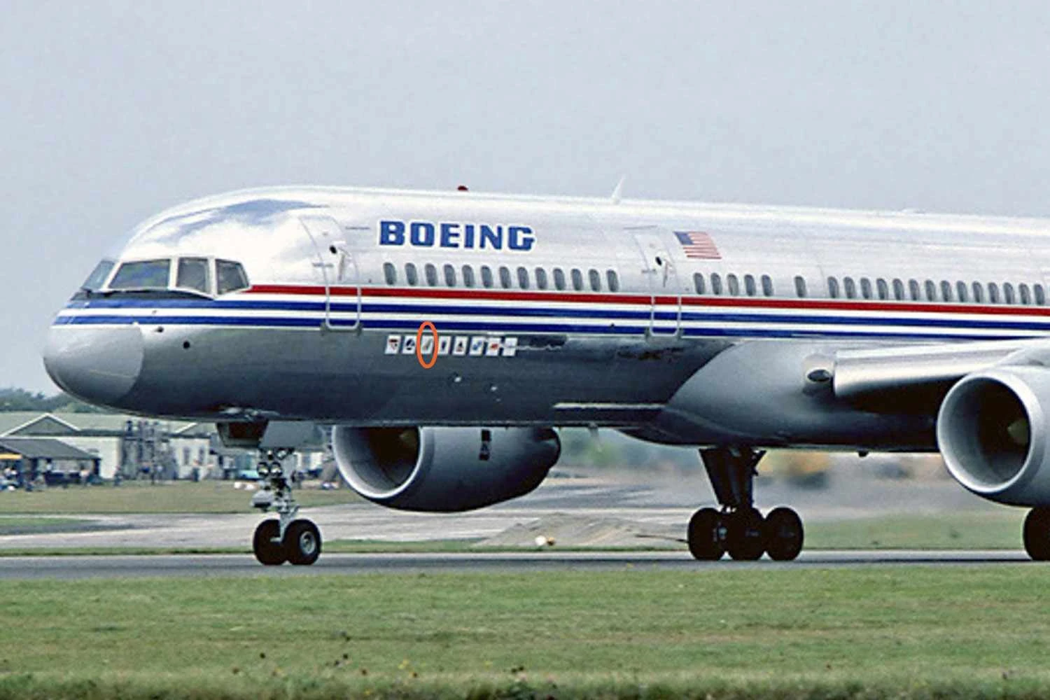 Boeing 757-200 em tour de demonstração, em 1982. Nota-se a logomarca da TransBrasil, após da British Airways e Eastern Airlines. Foto: Steve Fitzgerald