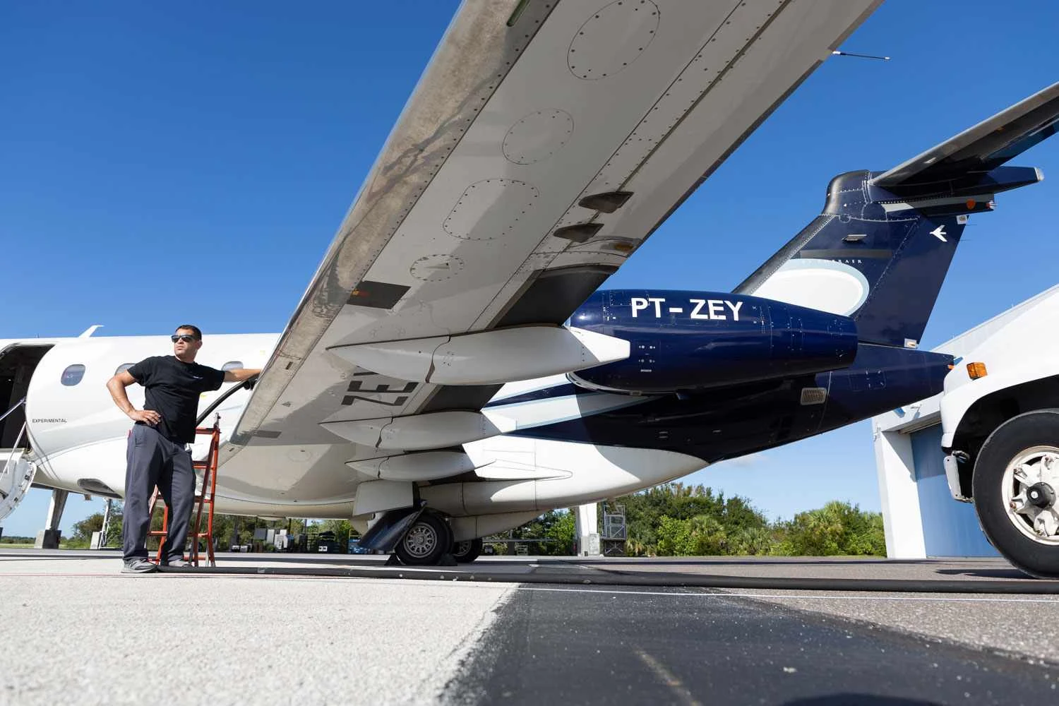 O jato Praetor 600 é abastecido com o combustível sustentável (Embraer)