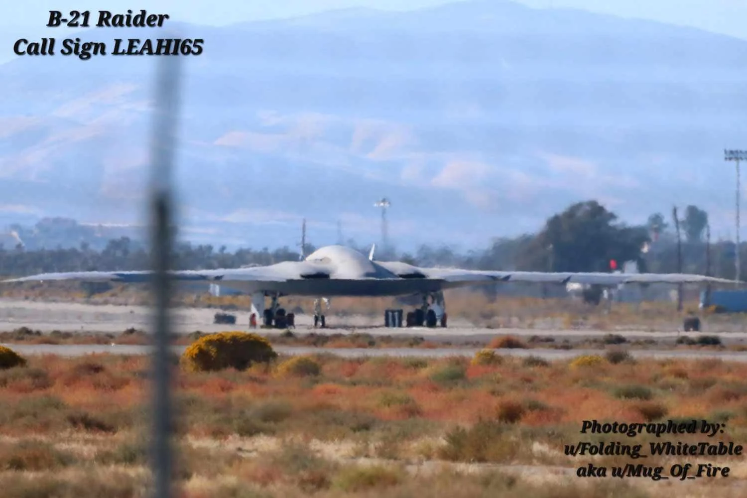 Bombardeiro furtivo B-21 Raider é flagrado com "barbatanas" sobre as asas
