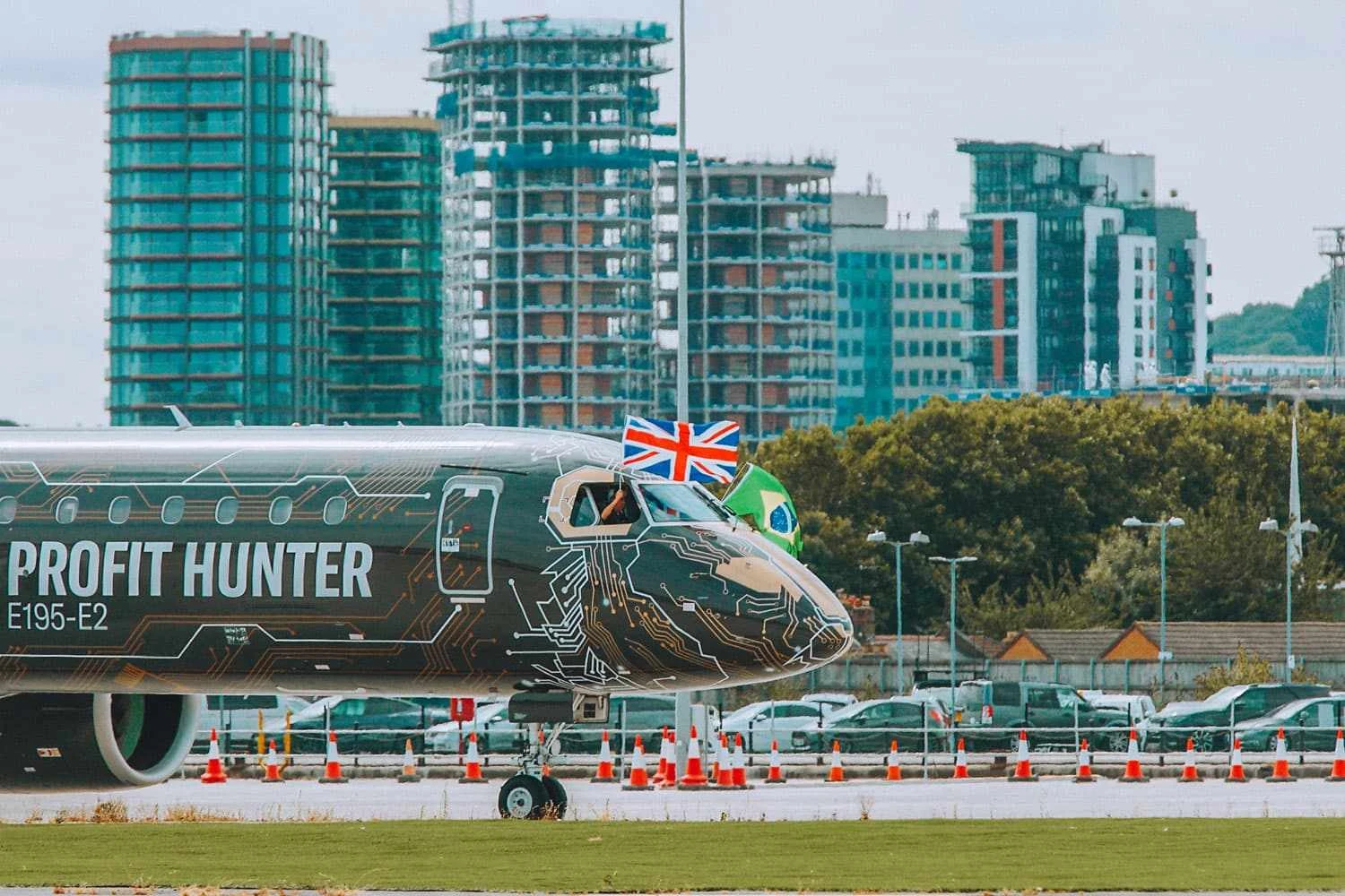 Jato E195-E2 da Embraer já pode operar no "Santos Dumont" de Londres